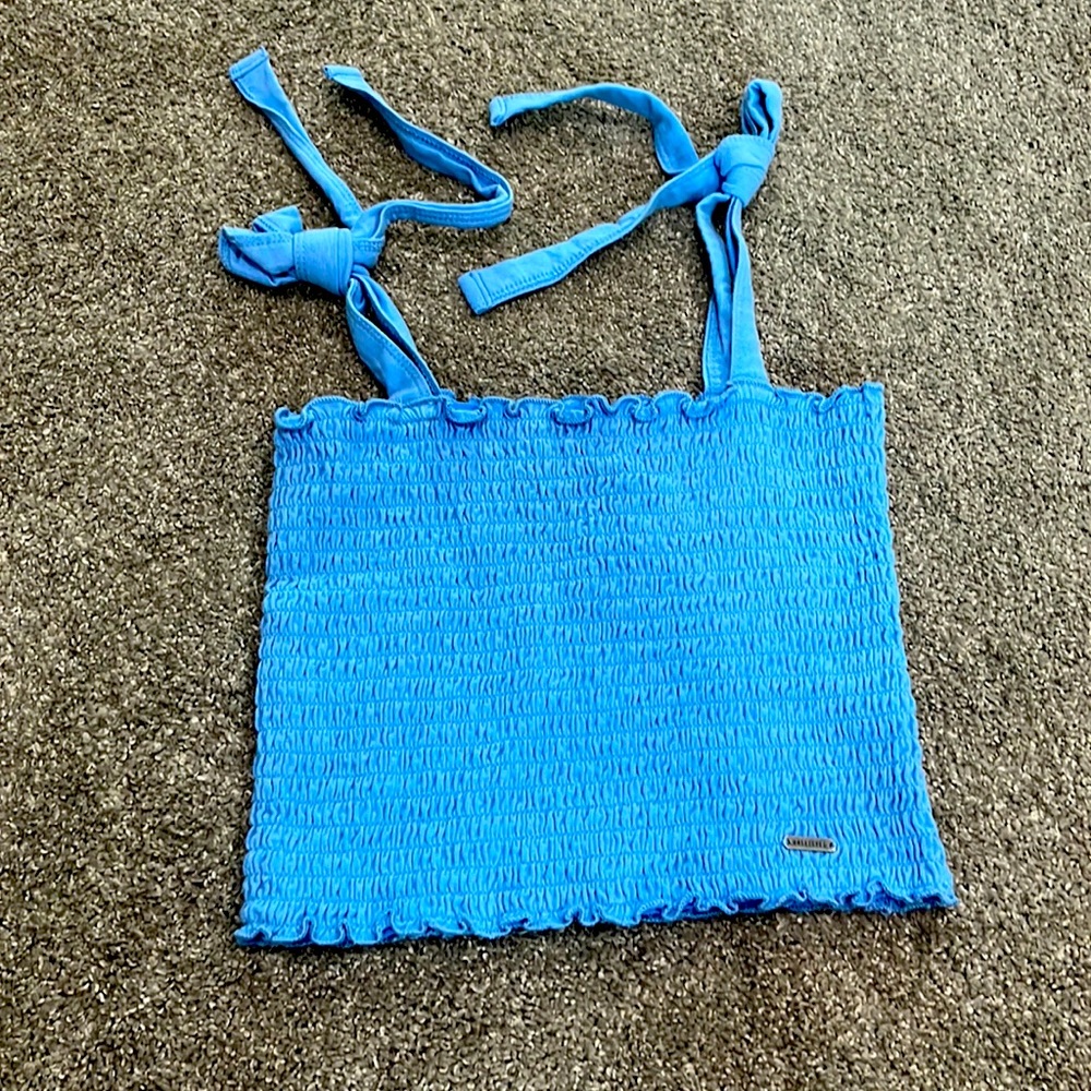 Hollister ripped crop top